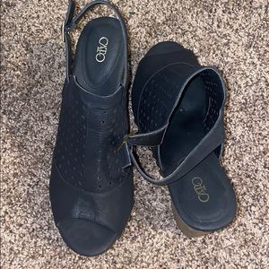 Open-toe pumps